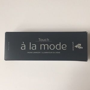 Younique cream Luminizer